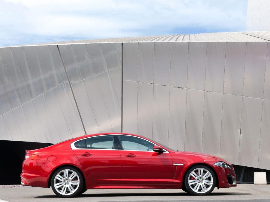  Jaguar XFR 2011 года  (UK) (фото 8 из 13)